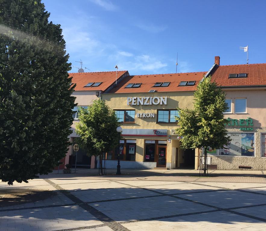 Byron Hotell Zlaté Moravce Eksteriør bilde